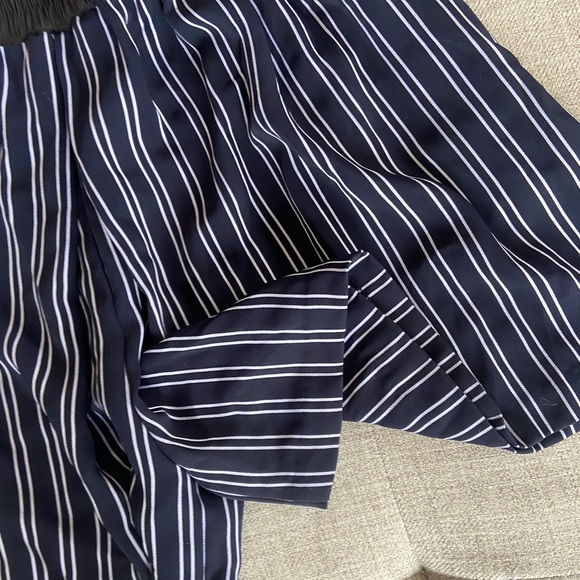 🛑SOLD ZARA Navy Stripe High Waisted Silky Bermuda Shorts - Picture 5 of 8